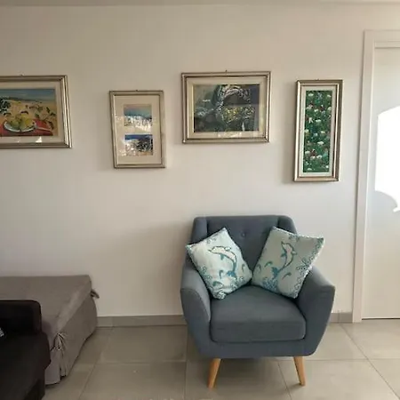 Delia Apartment *