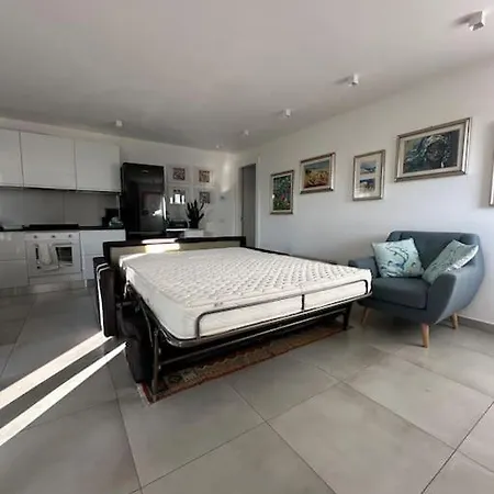 Delia Apartment